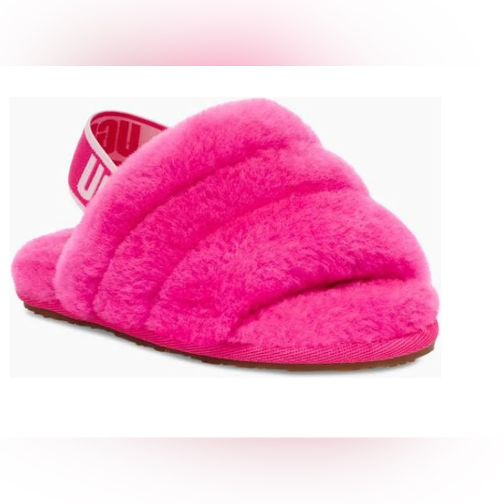 UGG Kids' Pink Fluffy Slippers 🌸 a cute addition to your little one’s closet